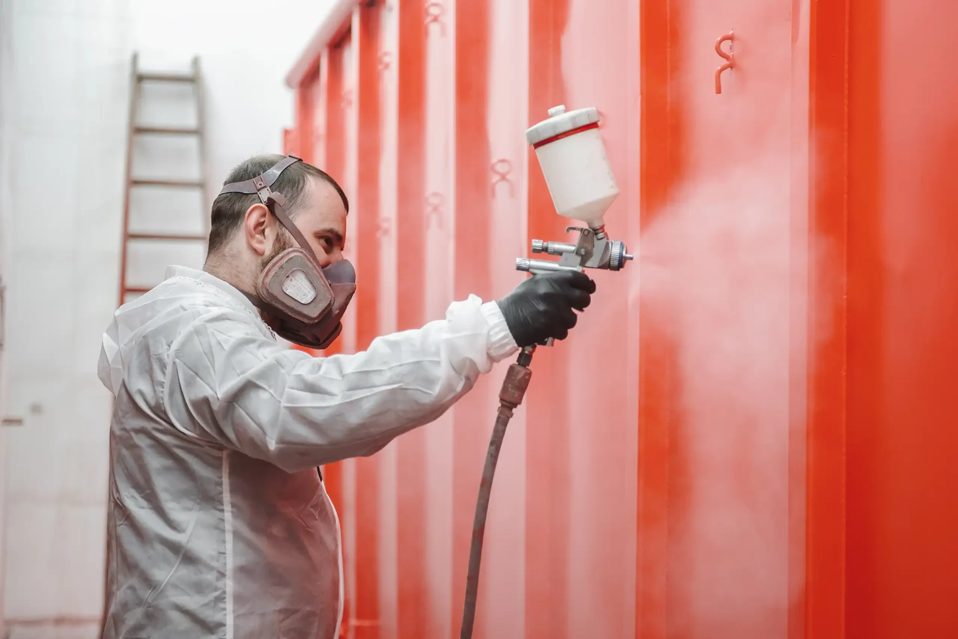 Nahaufnahme Lackierung eines Containers