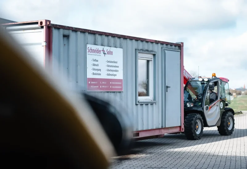 Anlieferung eines Container zur Lackierung